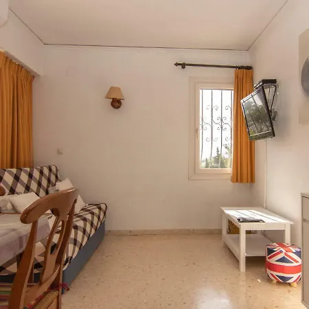 Apartamento Con Terraza, Piscina Y Cerca De Playa Дения